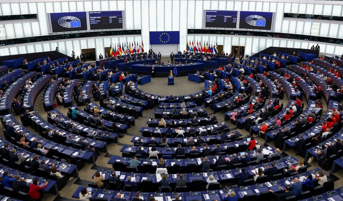 Polonya ya ab den buyuk para kazanma sansi parlamento uyeleri yesil isik yakti 25393