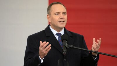 Polonyalilar nawrocki nin son tartismali kararlarini degerlendirdi neredeyse yarisi karar verdi sondage 23704