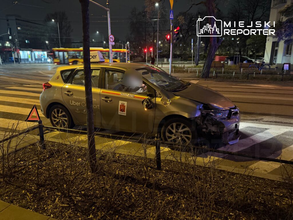 praga p noc ta bir elektrikli scooter ile bir otomobil kafa kafaya carpisti bir kisi agir yaralandi 26536