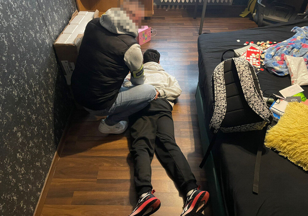 Praga północ'tan operatörler bir grup dolandırıcıyı gözaltına aldı - yedi yabancı geçici olarak tutuklandı 1 Praga p noc tan operatorler bir grup dolandiriciyi gozaltina aldi yedi yabanci gecici olarak tutuklandi 25719