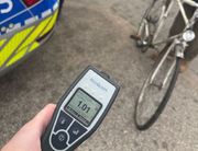 Promilleur'lu bisikletçiler czosnow polis memurları tarafından durduruldu 2 Promilleur lu bisikletciler czosnow polis memurlari tarafindan durduruldu 25919