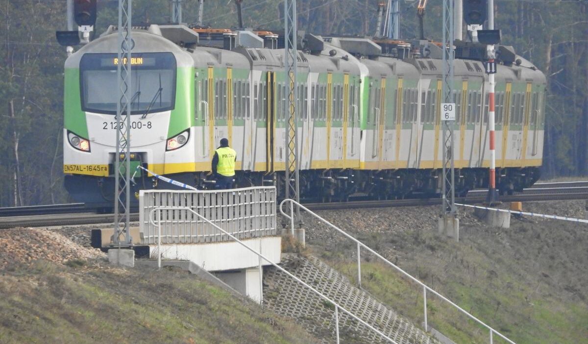 Raylarda saptirma treni durduran oydu dehset hissettim 24342