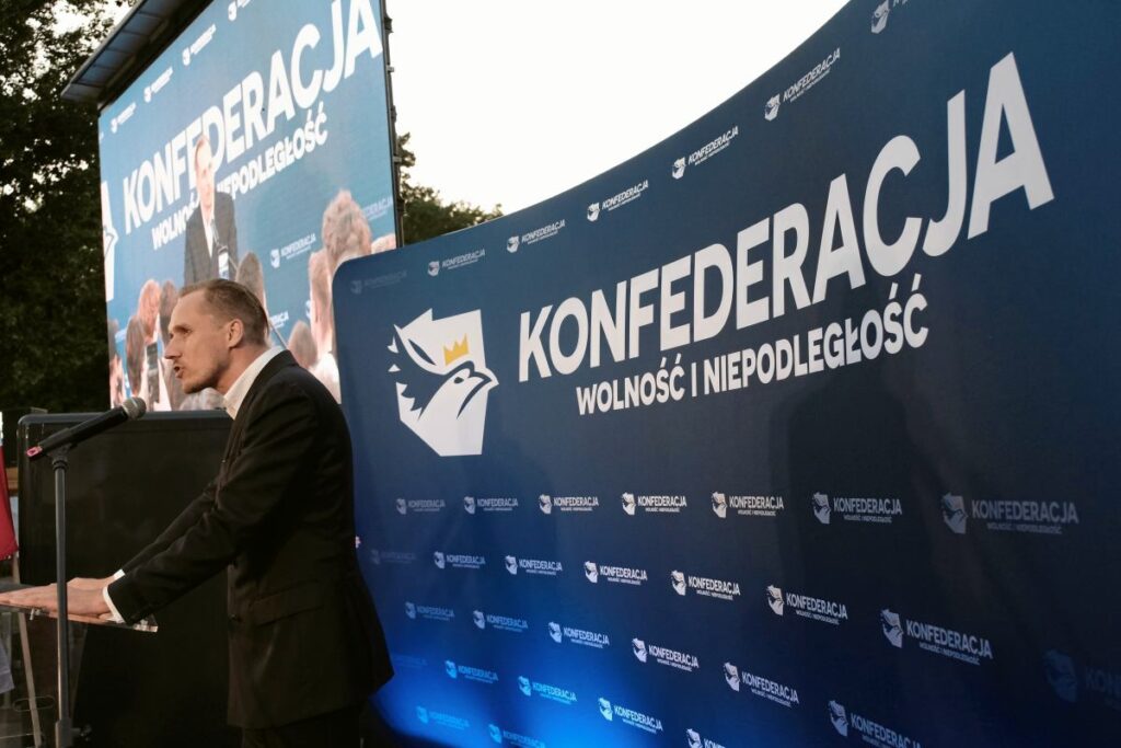 romenler polonya dan ilham aldilar biraz fazla sadece logoya bakin 26512