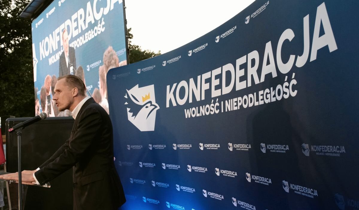 Romenler polonya dan ilham aldilar biraz fazla sadece logoya bakin 26512