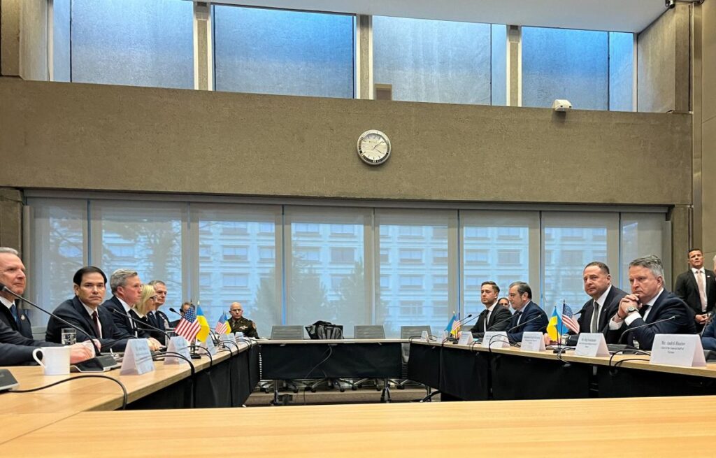 rusya acilimi akillica yapti ve avrupa simdiden abd nin bizi sattigi korkusuna kapilmis durumda bu sadece baska bir asama 25351