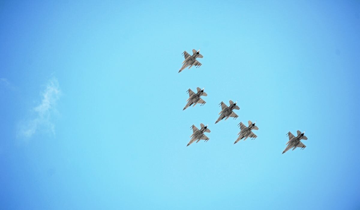 Rusya nin ukrayna ya buyuk saldirisi polonya uzerinde savas ucaklari aninda karsilik 24103