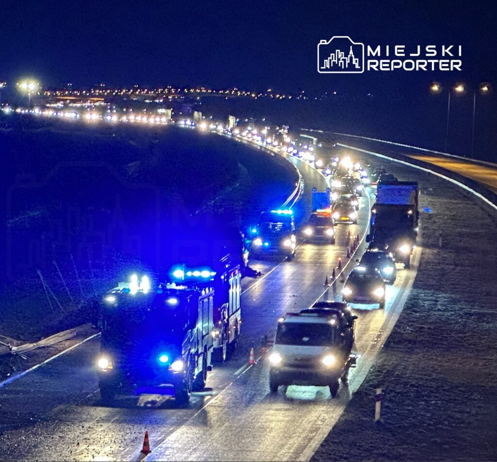 s17 de kaza yol tamamen kapandi 4 kisi yaralandi 26757