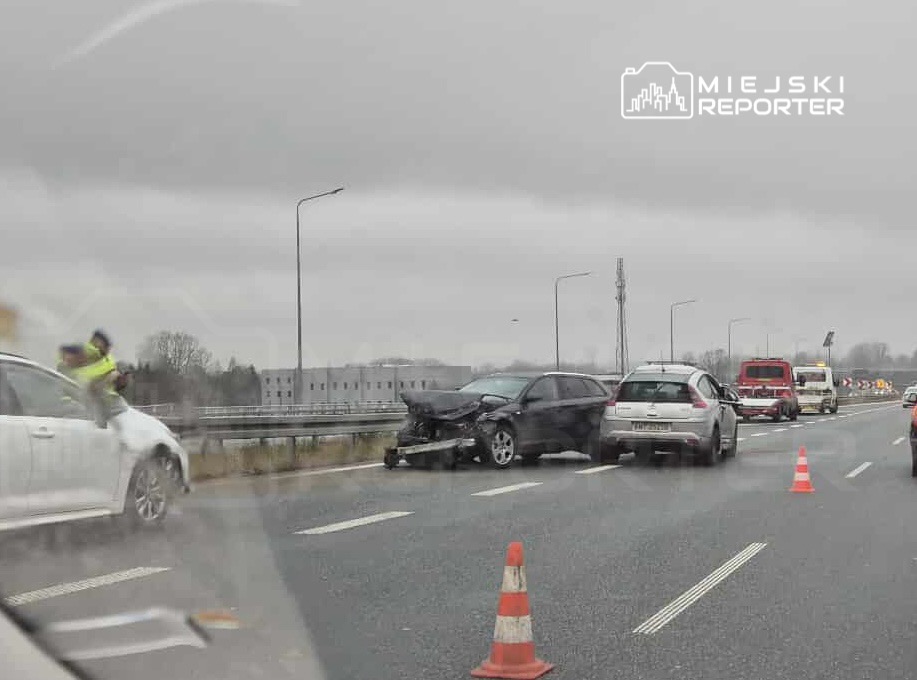 S2 guzergahinda uc arac carpisti trafik sikisikligi 10 kilometreden daha uzun 23692