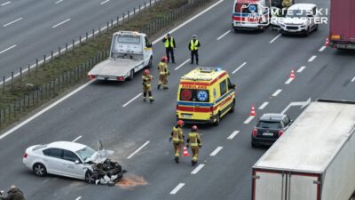 S2 yolunda uc arac carpisti biri asker olmak uzere iki kisi yaralandi buyuk trafik aksakliklari 23130