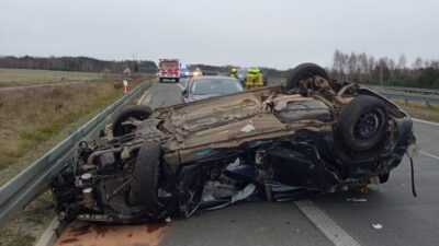 S8 de uc arac carpisti bir arac devrildi yol kapandi 23505
