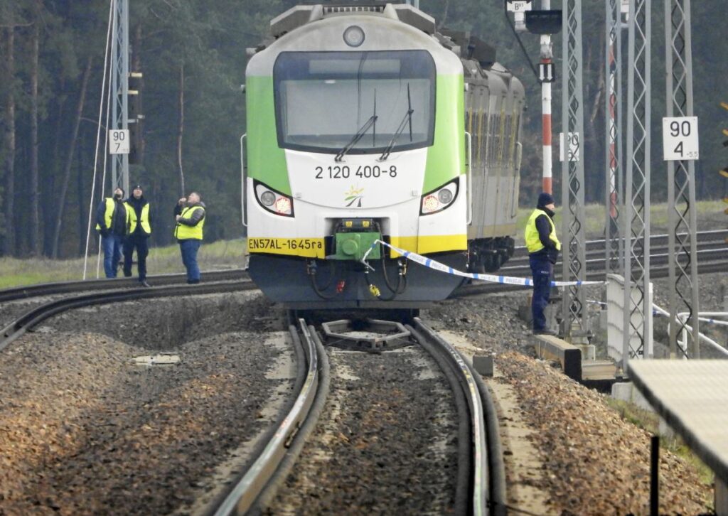 sabotajcilar polonya dan nasil kacti kirmizi bayraklar uzmani 24218