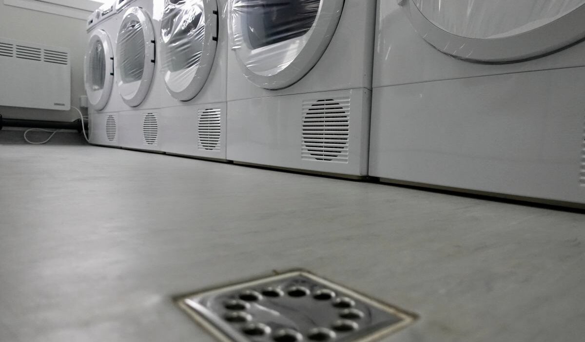 Saklambac oynarken camasir makinesinin icine tirmandi i tfaiyeciler mudahale etmek zorunda kaldi 26339