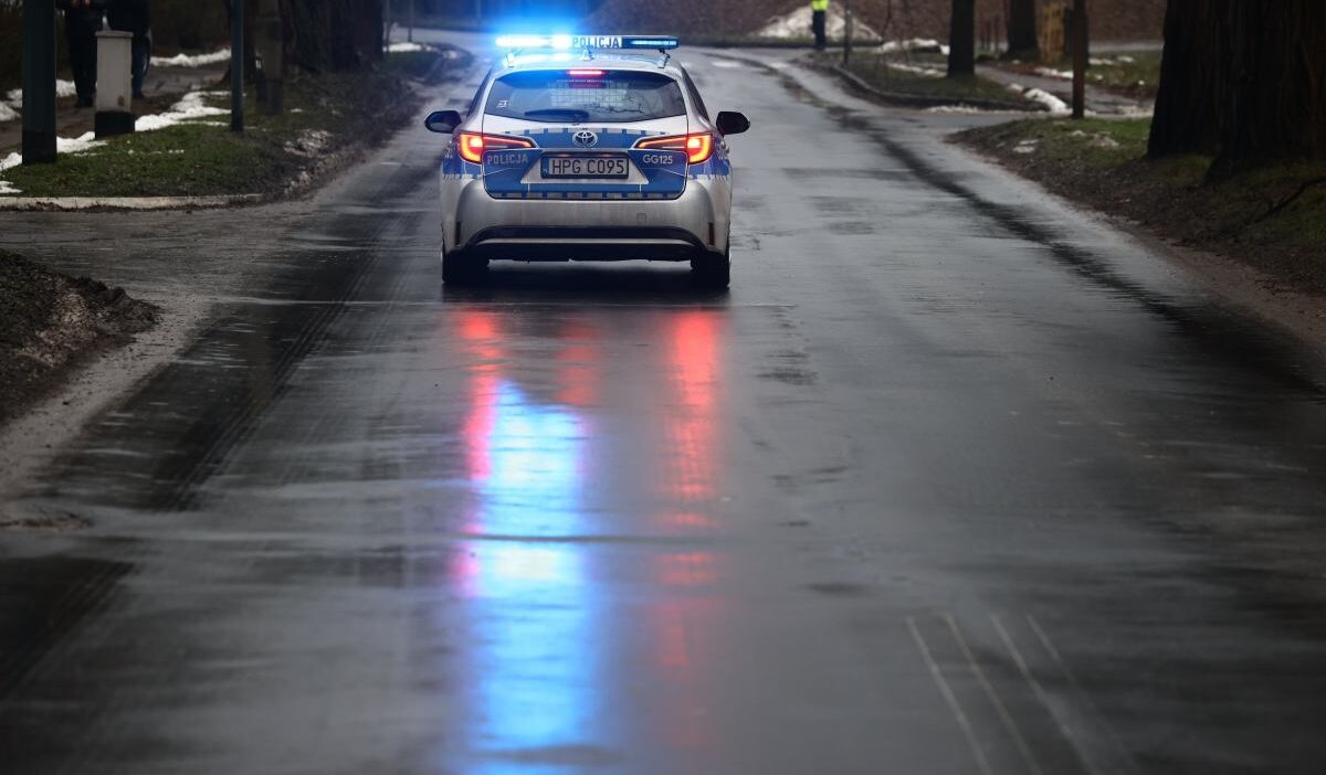 Sanok ta dram annesiyle birlikte kendini eve kilitledi polis memurlari ates acti 24396