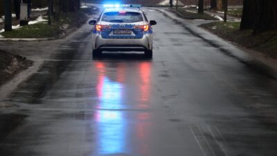Sanok ta dram annesiyle birlikte kendini eve kilitledi polis memurlari ates acti 24396