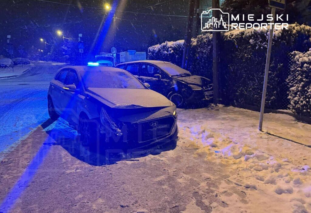 Sarhos ukrayna vatandasi bir araba ile carpisti ve direge carpti yaklasik binde 2 5 promil alkollu cikti 25507