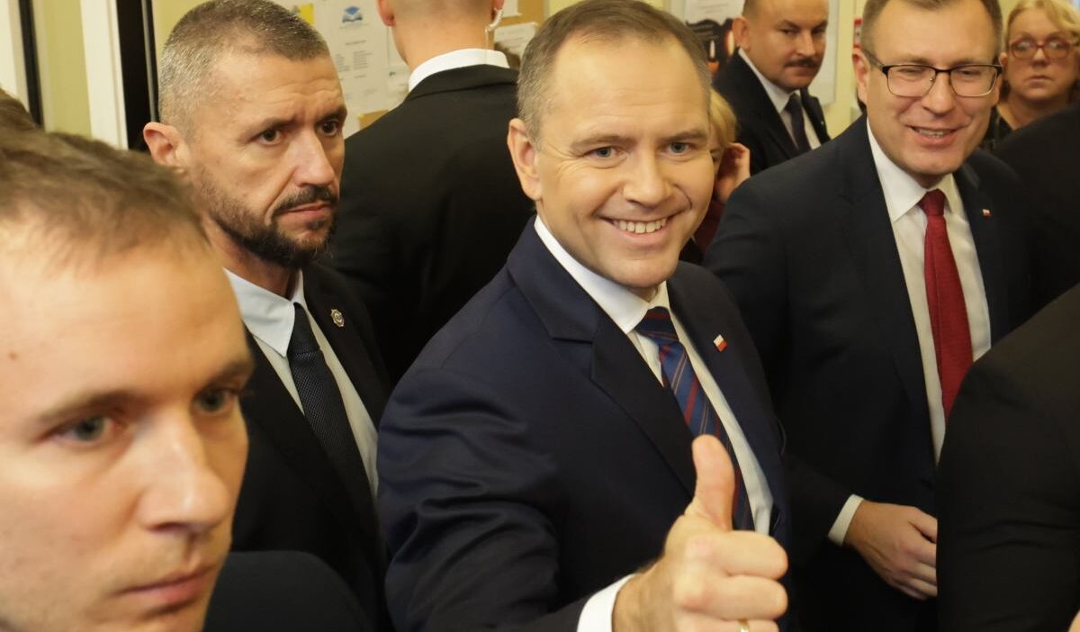 Secimlerin ikinci turu simdi yapilsaydi ne olurdu polonyalilar nawrocki ve trzaskowski nin sansini degerlendirdi 22619