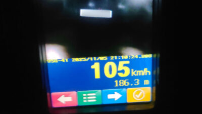 Sehir icinde 105 km s hizla arac kullandi ve kontrol icin durmadi ehliyetini kaybetti 6500 para cezasi ve 28 ceza puani aldi 22137