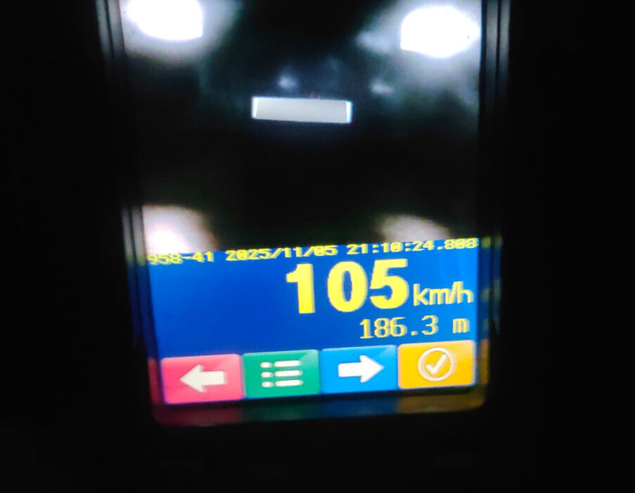 Sehir icinde 105 km s hizla arac kullandi ve kontrol icin durmadi ehliyetini kaybetti 6500 para cezasi ve 28 ceza puani aldi 22137