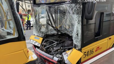Sehir merkezinde ciddi kaza i ki tramvay ve bir otobus carpisti 17 kisi yaralandi 23919