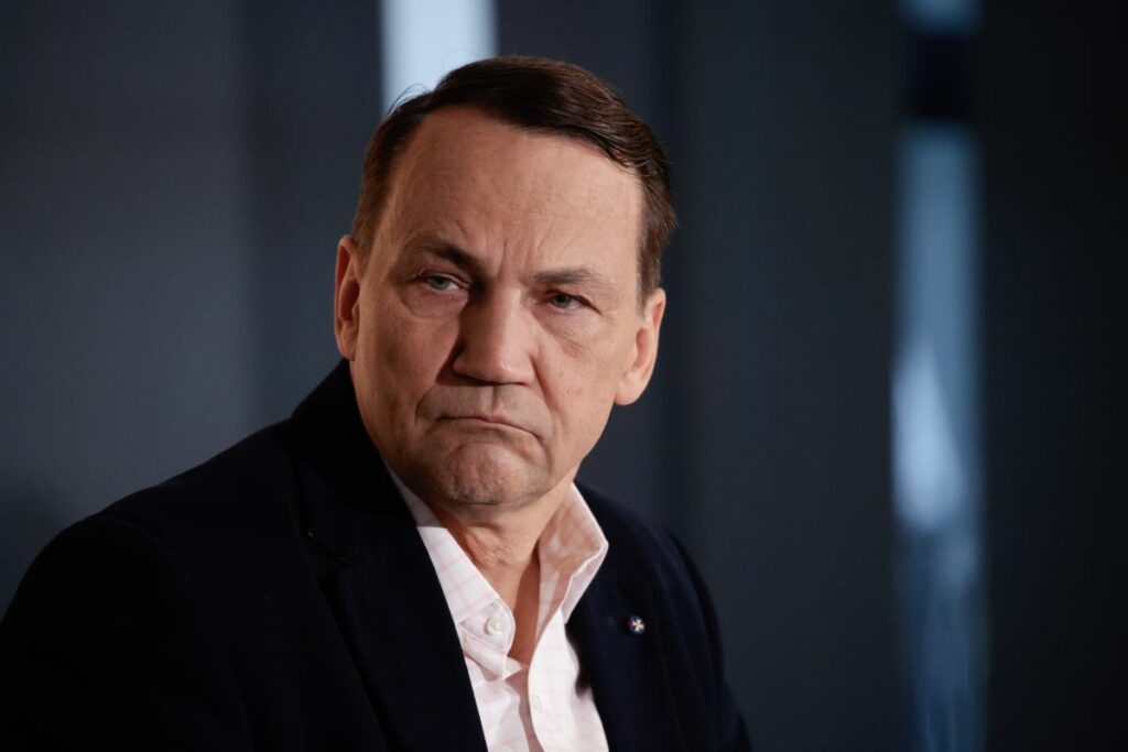 sikorski den rusya ya dikkat dagitici eylem tepkisi korkmak icin nedenimiz var 24121