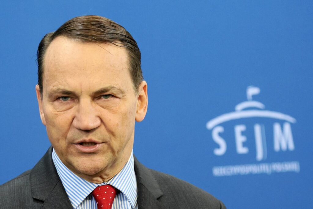 sikorski nawrocki ye saldirdi anayasayi okumaliydiniz 26261