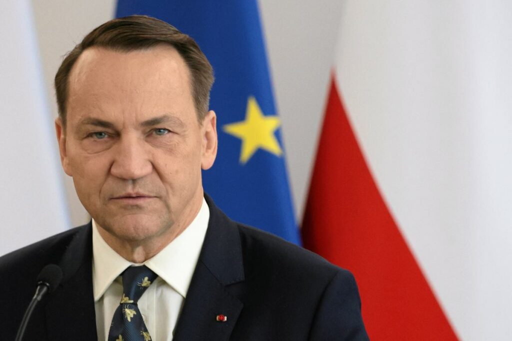 sikorski trump in ukrayna plani konusunda kararli bu kararlara dahil edilmeyi talep ediyoruz 24428
