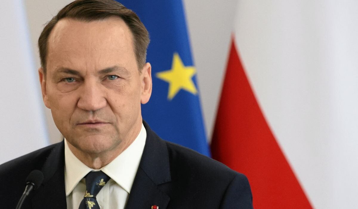 Sikorski trump in ukrayna plani konusunda kararli bu kararlara dahil edilmeyi talep ediyoruz 24428