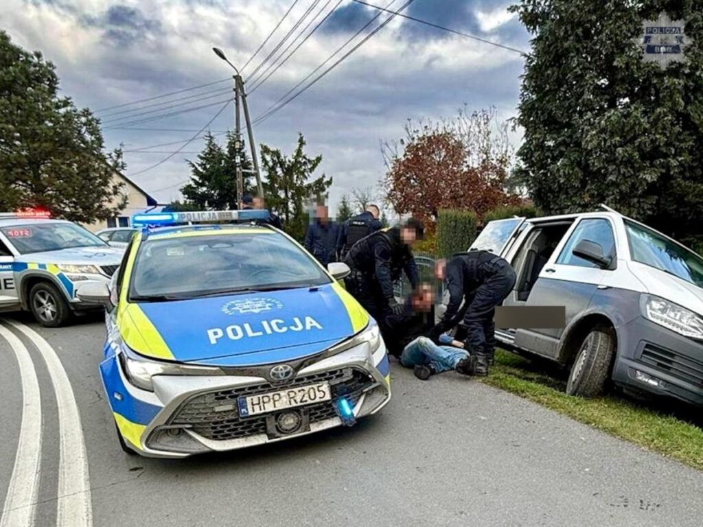 silezya sokaklarinda polis treni i ki cek vatandasi gozaltina alindi 22197