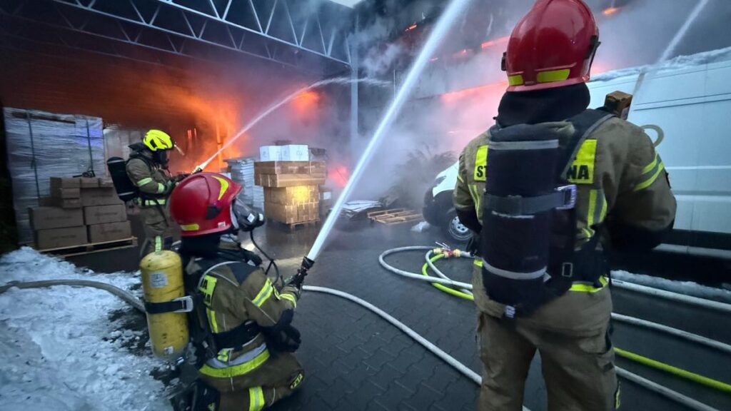 skawina nin uzerinde siyah duman salonda yangin cikti psp den rahatsiz edici mesaj 25348