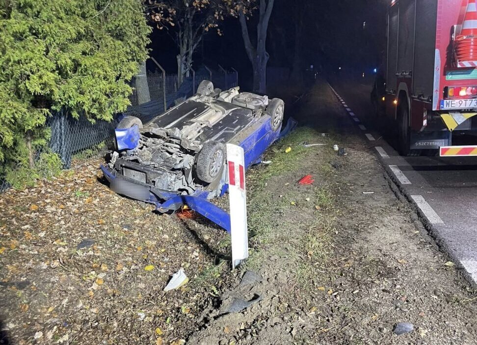 Skoda nin surucusu aracin kontrolunu kaybederek yoldan cikti bir cite carpti ve takla atti adamin durumu ciddiyetini koruyor 22128