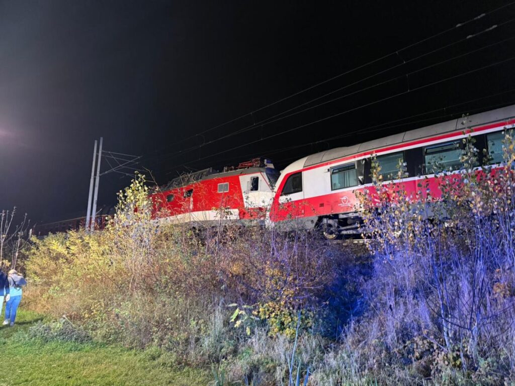 slovakya da tren carpisti duzinelerce yarali 22233