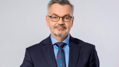 St petersburg da polonya buyukelcisi saldiriya ugradi guvenlik mudahale etmek zorunda kaldi 24408