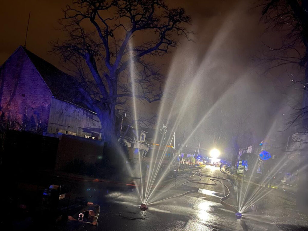 targ wek te tahliye hafriyat calismalari sirasinda bir ekskavator gaz boru hattini deldi 25648