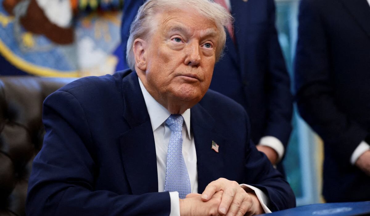 Trump epstein konusunda kararini verdi medya beyaz saray dosyalarin aciklanmasini geciktirmek istedi 24389