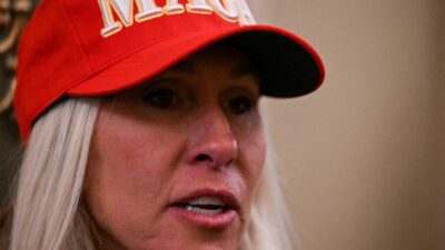 Trump in cevresinde catisma abd baskani ndan etkili kongre uyesine marjorie yi dinledi 23508