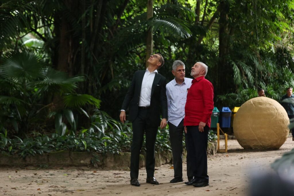 trump su ana kadar durumu tersine cevirmeyi basaramadi dunyanin geri kalani iklim zirvesinde bulustu 22798