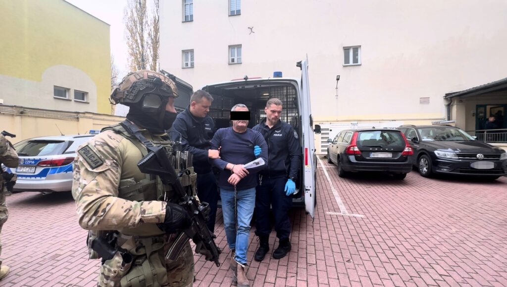 Turk mafyasinin tamircisi varsova nin merkezinde tutuklandi adam cinayetler adam kacirmalar ve kisilere yonelik silahli saldirilarla baglantili 22816