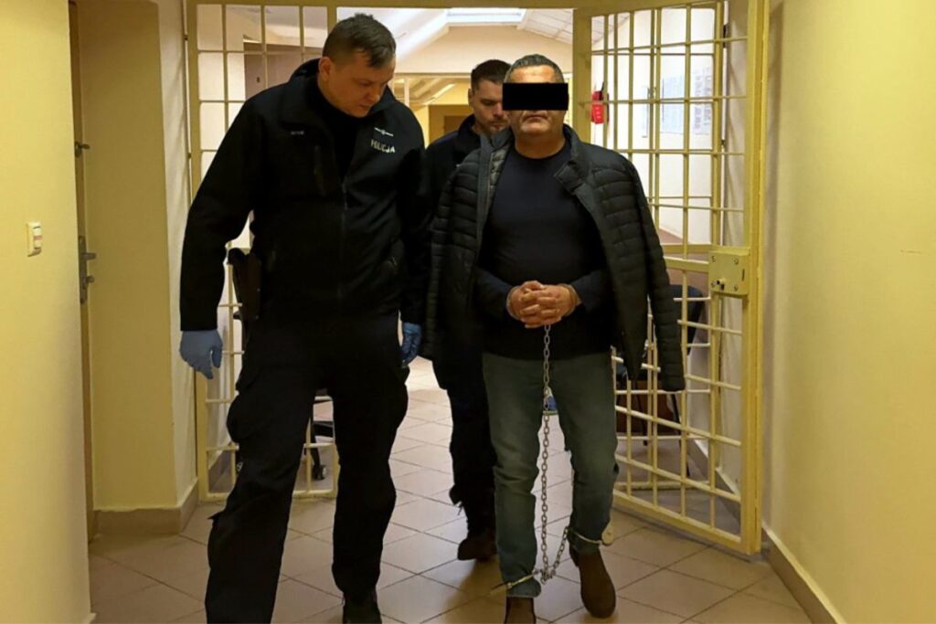 turk mafyasinin tamircisi varsova nin merkezinde tutuklandi bir restoranin onunde polis eylemi 22866