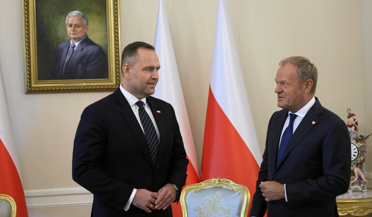 Tusk nawrocki hattinda gerginlik kim daha iyi politikaci hafif avantaj sondage 22164