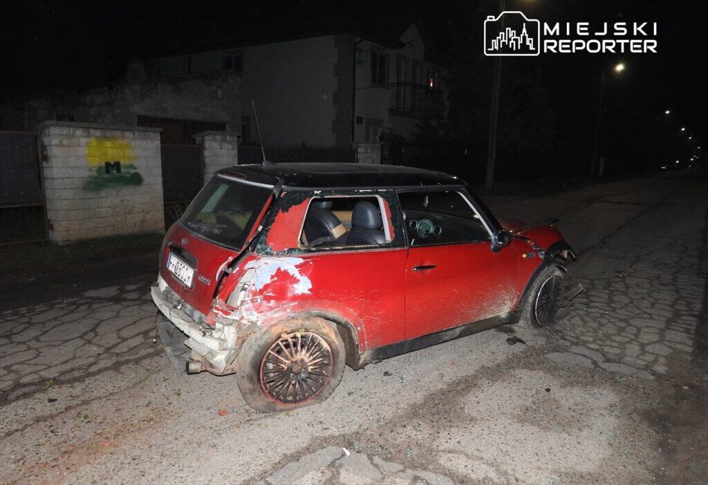 Uc araba carpisti araclardan birinden iki kisi kacti diger ikisi sarhostu 26778