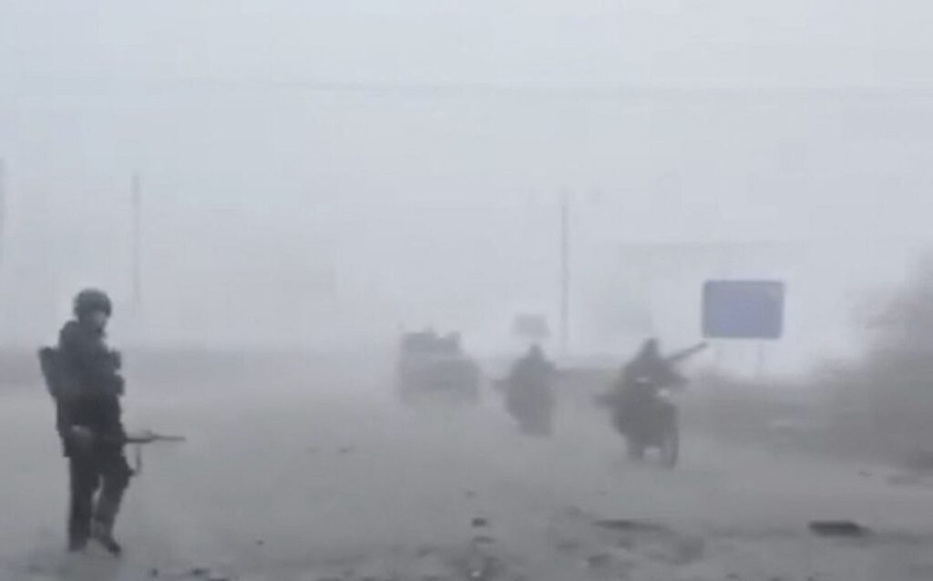 ukrayna dan rahatsiz edici goruntuler ruslar kelimenin tam anlamiyla sisin icinden cikiyordu 22610