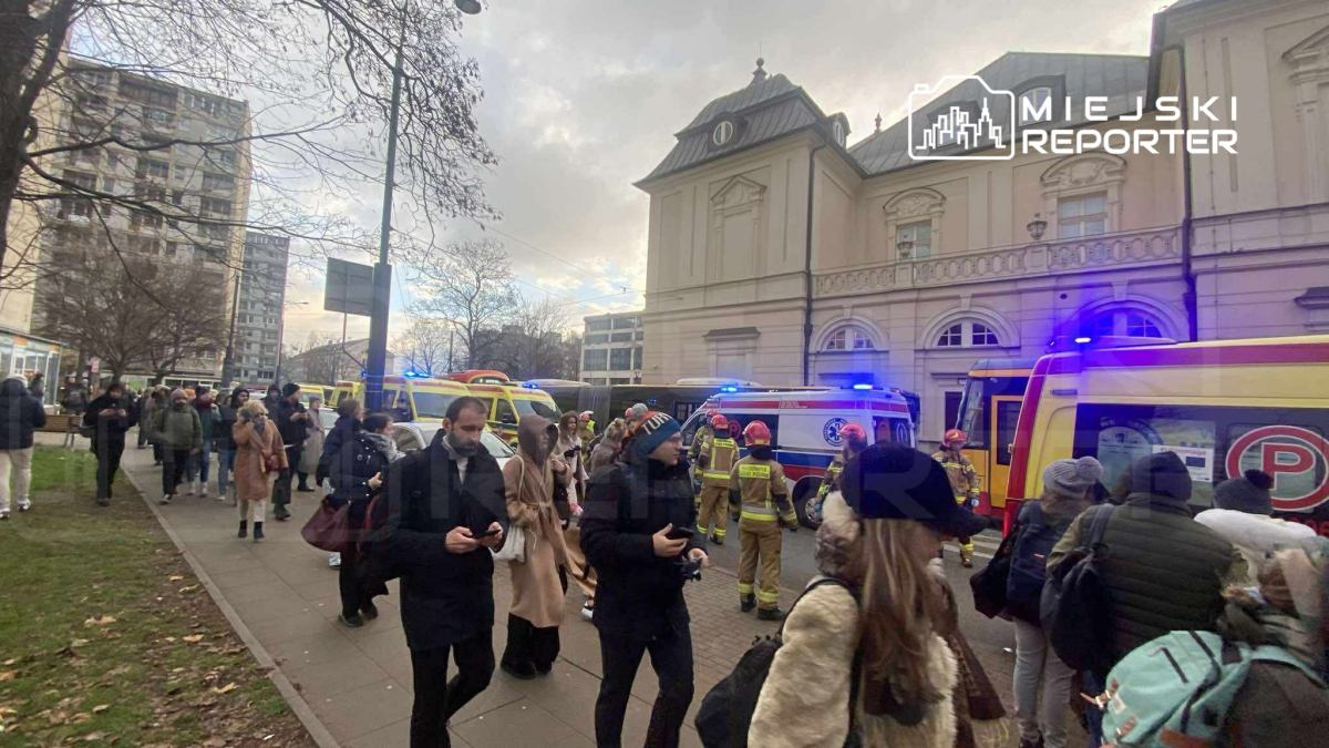 Varsova da ciddi trafik kazasi bir tramvay ve bir otobus carpisti cok sayida yarali var 23913