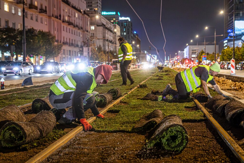 Varsova da yil sonuna kadar 50 km lik tramvay yolu bitki ortusuyle kaplanmis olacak 21775
