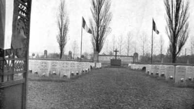 Varsova daki i talyan askerleri mezarligi neredeyse 100 yillik bir tarih ve burada yatan 2 000 den fazla asker 22158