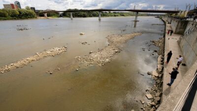 Varsova daki unlu su seviyesi gostergesindeki degisim seviye bir metre kadar degisti 21387