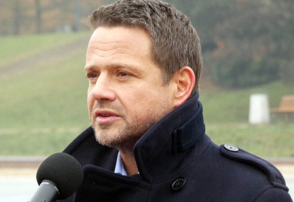 Varsova meclis uyeleri trzaskowski ye en yuksek maasi verdi 24504