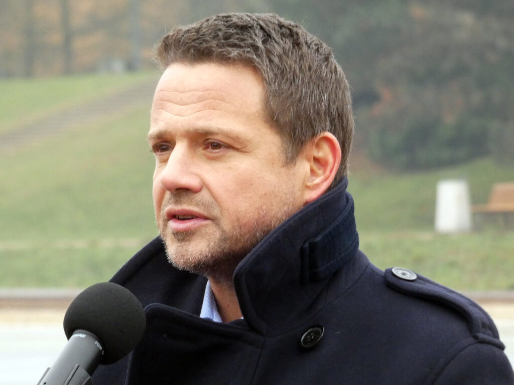 varsova meclis uyeleri trzaskowski ye en yuksek maasi verdi 24504