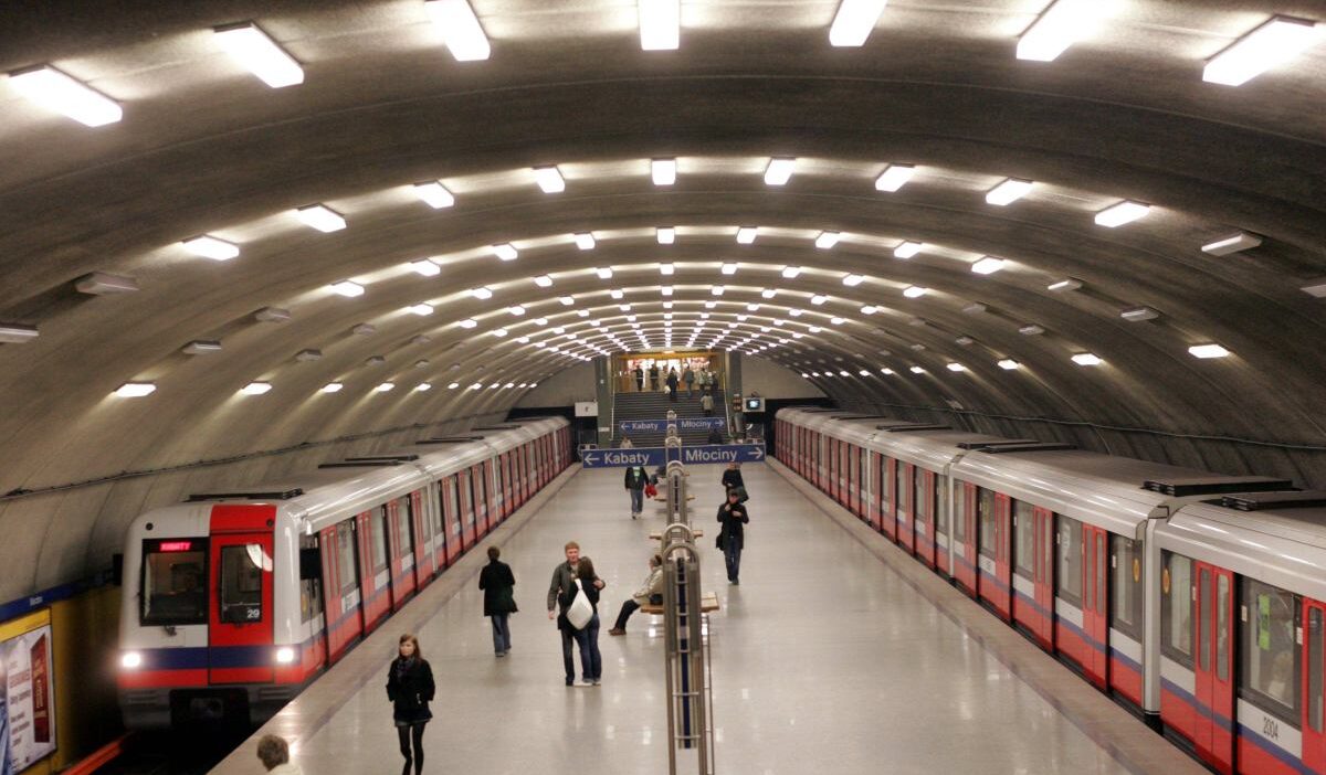 Varsova sakinleri icin buyuk zorluklar 10 metro istasyonu kapali 23097