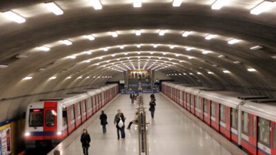 Varsova sakinleri icin buyuk zorluklar 10 metro istasyonu kapali 23097