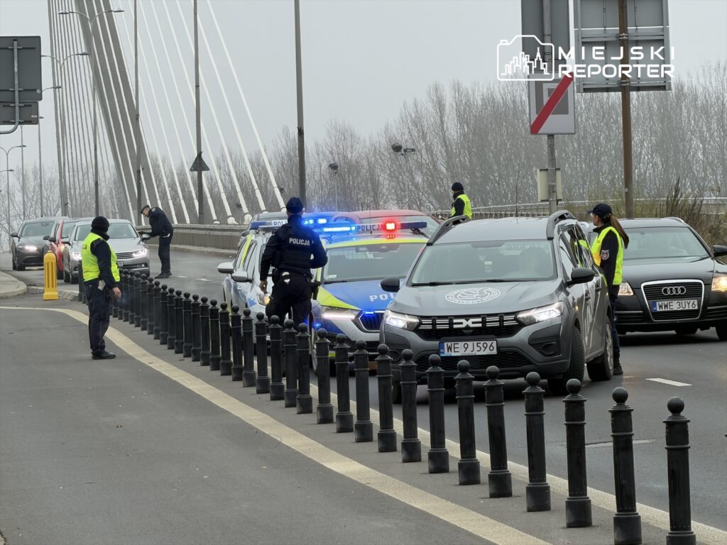 varsova ve cevresinde ayik sabah polis memurlari suruculerin ayikligini kontrol etti 26754